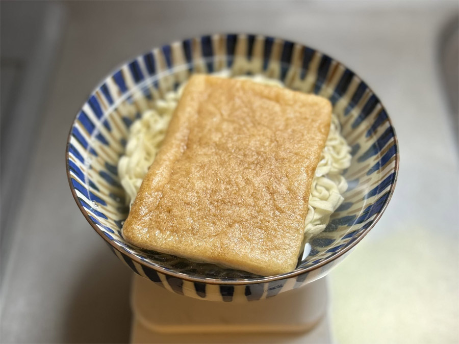 規定量のお湯をそそぐ