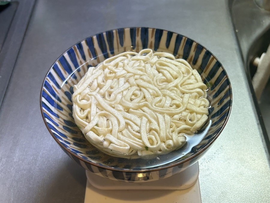 規定量のお湯を注ぐ