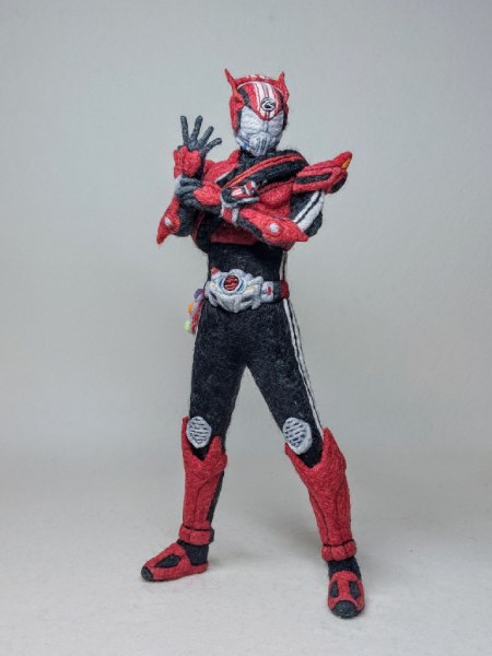 羊毛フェルトの仮面ライダードライブ