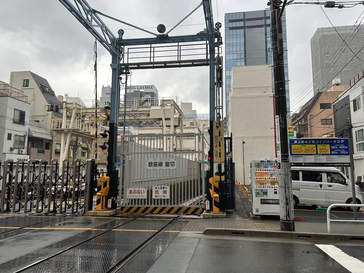 日本で唯一！地上を通る“地下鉄の踏切”を見に「上野検車区」へ行ってみた