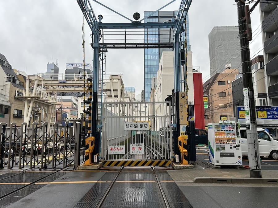 鉄柵（上野駅側）