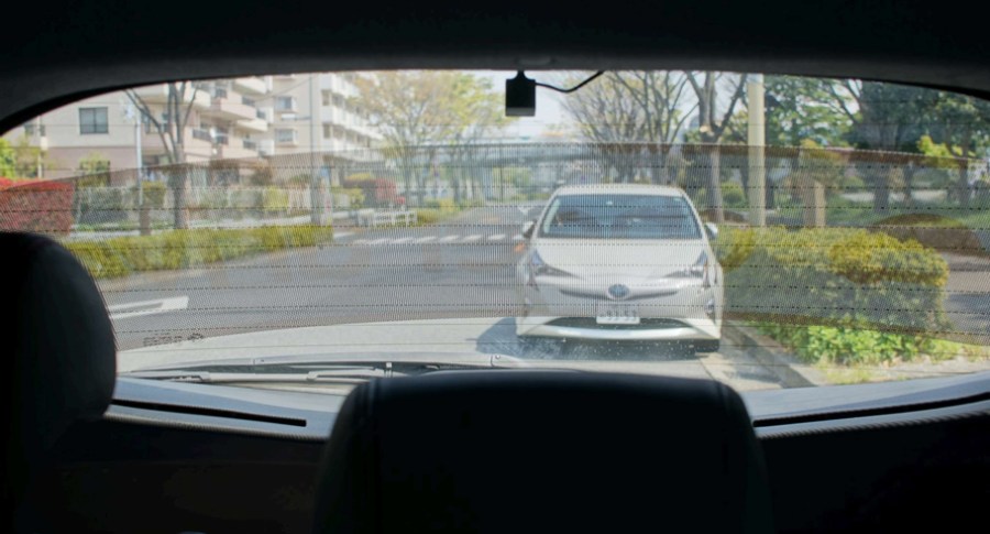 ステッカーはシースルーフィルムを採用