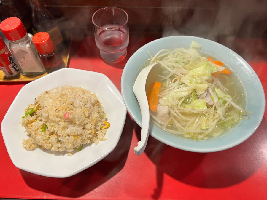 昭和の懐かしさここにあり！　激安中華の名店、江戸川橋「善の家」で味わう奇跡の450円タンメン