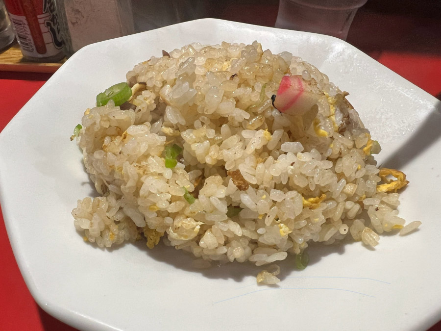 チャーハンはパラパラでほどよい濃さの味付け