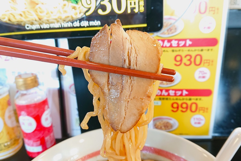 相性バッチリの麺とチャーシュー