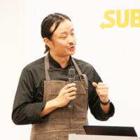 「スタッフ全員が1つ1つの商品に込める情熱が、料理人としての私にも響き、大きな支えになった」と語る、門倉シェフ