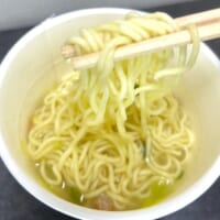 ひと口食べ、盛大にむせる