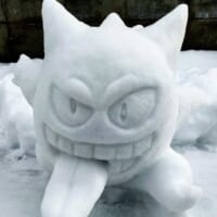 ポケモン「ゲンガー」の雪像