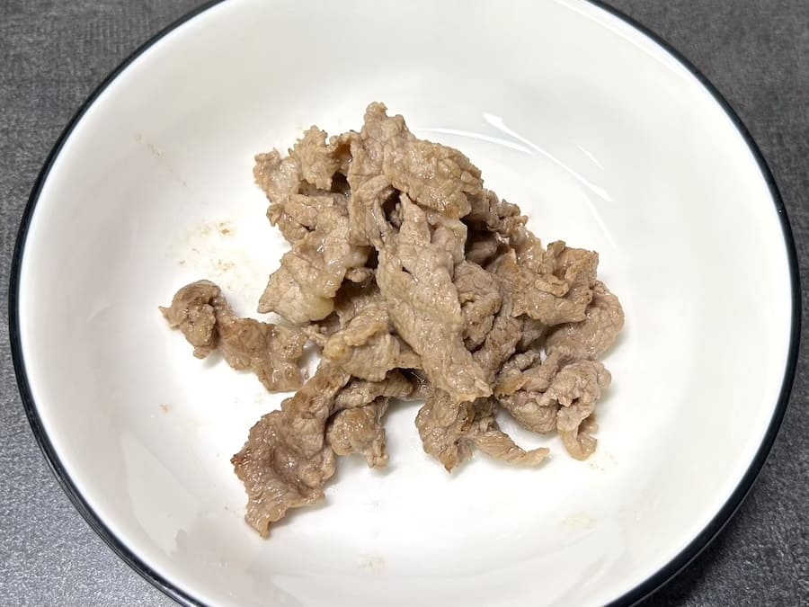 焼いた牛肉は少し臭みが増す