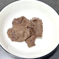 焼いたカンガルー肉は少し臭みが軽減される