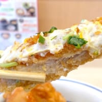 玉子に包まれた柔らかい豚肉