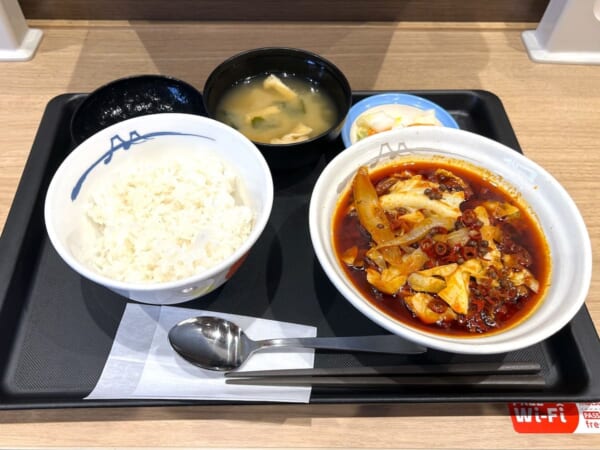 “松屋史上最も辛い”と話題の「水煮牛肉」！実際に食べてみたらガチの激辛料理でした