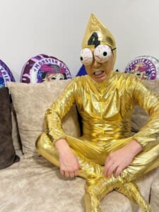 YouTuberが強烈すぎる「ジョジョ」のコスプレ　2歳児を泣かせてしまい反省中