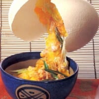 2016年にいわさきの公式アカウントで投稿された「卵からびっくり親子丼！」