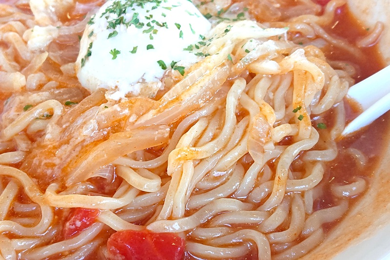 スープと相性バッチリの麺