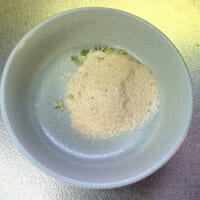 「うどんスープ」を半袋分（4g）用意