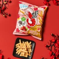 「かっぱえびせん 紀州の完熟梅味」（想定価格は税込170円前後）