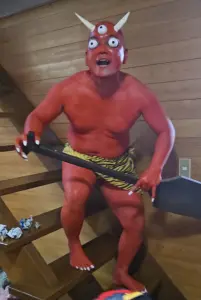 新潟県十日町の節分にリアルすぎる赤鬼が爆誕 あまりの迫力に泣きだす