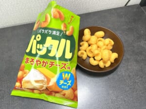 カールに似てると話題のスナック菓子「パックル」を実食