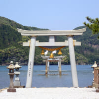 対馬・和多都美神社の海中鳥居（写真：PhotoAC）