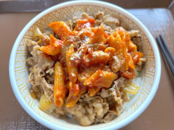 「牛丼×ナポリタン」の衝撃！すき家の“ナポ牛”を食べてみたら予想外の美味しさだった件