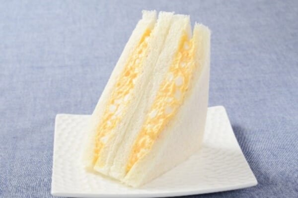 ローソンのサンドイッチ2品が値下げ……なのに、具材の増量を実現