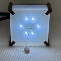 6つのLEDが光っています