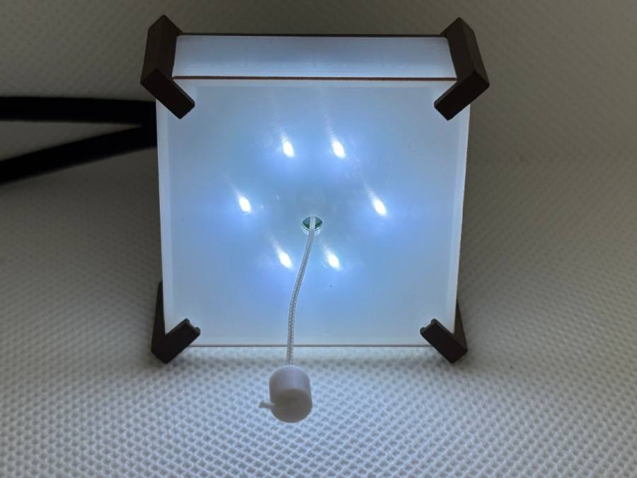 6つのLEDが光っています