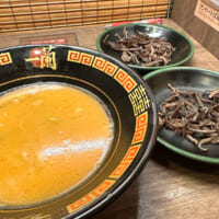 麺を食べ終えてスープだけになった丼に「第二の麺」としてきくらげを投入