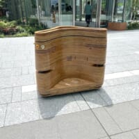 これが未来の移動手段？高輪ゲートウェイシティを走る謎の乗り物「iino」