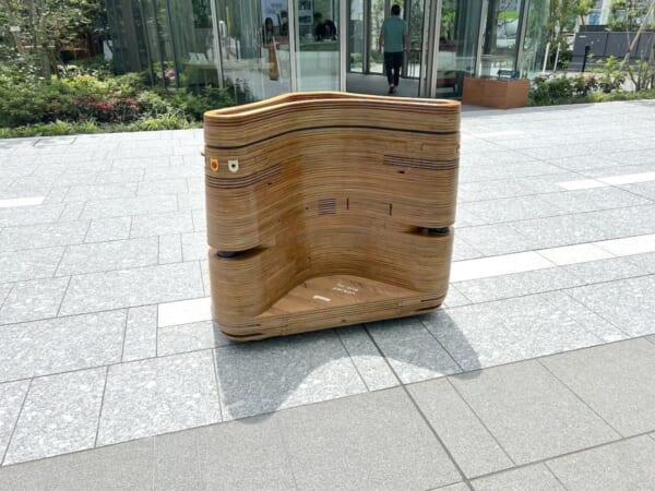 これが未来の移動手段？高輪ゲートウェイシティを走る謎の乗り物「iino」