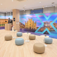 「IQOS Lounge Osaka」の室内