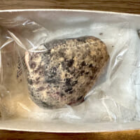 化粧箱に入った1点モノの「石菓子」