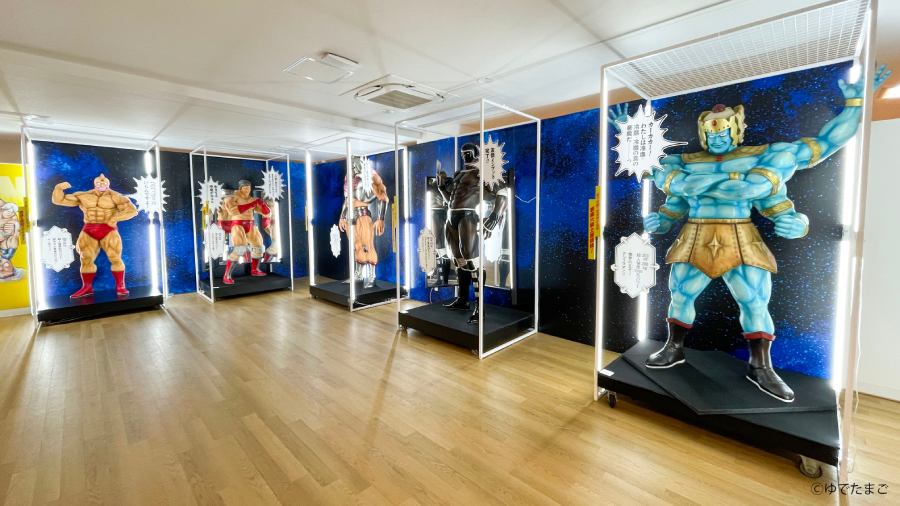 原作「キン肉マン」に登場する超人たちが等身大サイズで鎮座