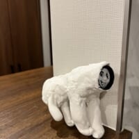 横から見るとより怖い