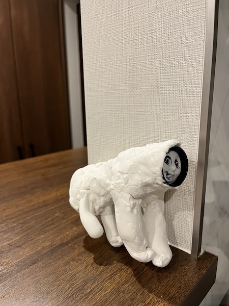横から見るとより怖い
