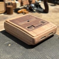 木のぬくもり×ゲーム愛　ファンが手作りした「木製スーファミ」が話題に