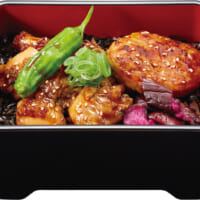 卵なしの「炭火焼き鶏重」