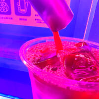 パークマンサープロデュース「情熱のアホ」。血のような赤の正体はトウガラシをきかせたトマトジュース