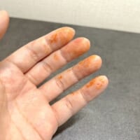 手が汚れる