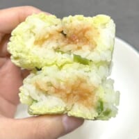 「鬼わさび」を2つに割る