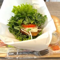 爆草パクチーチキンバーガー