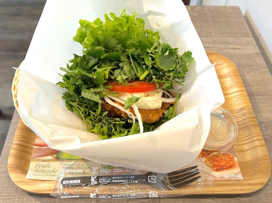 爆草パクチーチキンバーガー