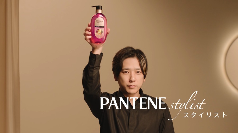 パンテーンスタイリストに扮する二宮さん