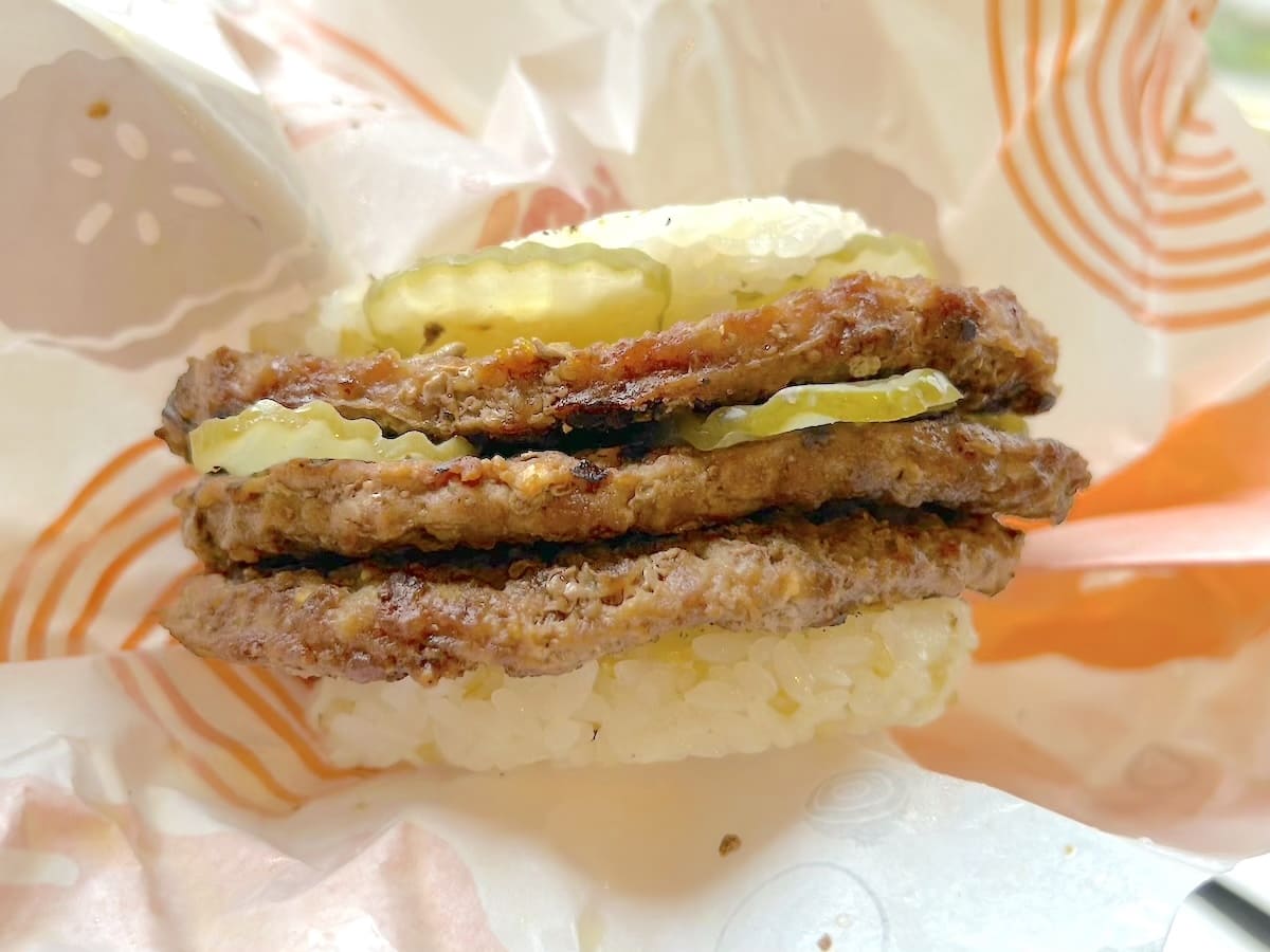 ピクルス11枚！？肉×米の新バーガー「ピックルボールバーガー」に挑戦
