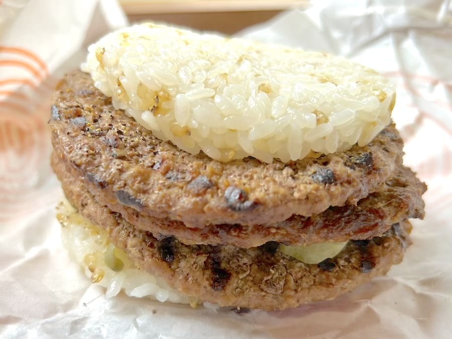 大きすぎる肉と、小さすぎるごはん