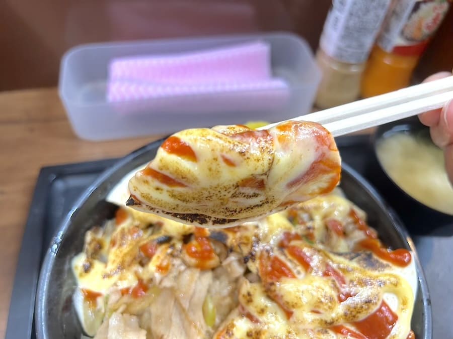 ピザは柔らかめの生地