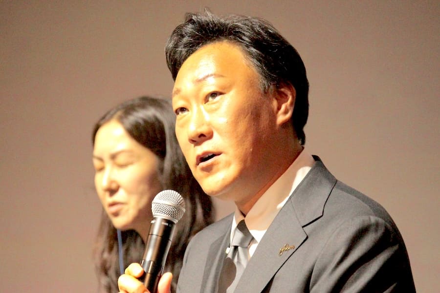 回答する山口氏