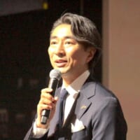回答する筒井氏