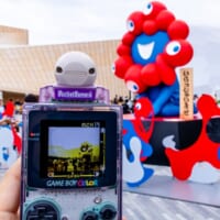 万博に「ポケットカメラ」持参　ミャクミャク像を撮影した一枚がノスタルジーあふれる仕上がりに